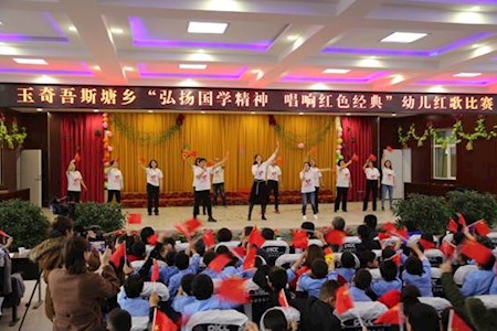 【测试】教育厅支教工作队的全体队员合唱《红旗飘飘》
